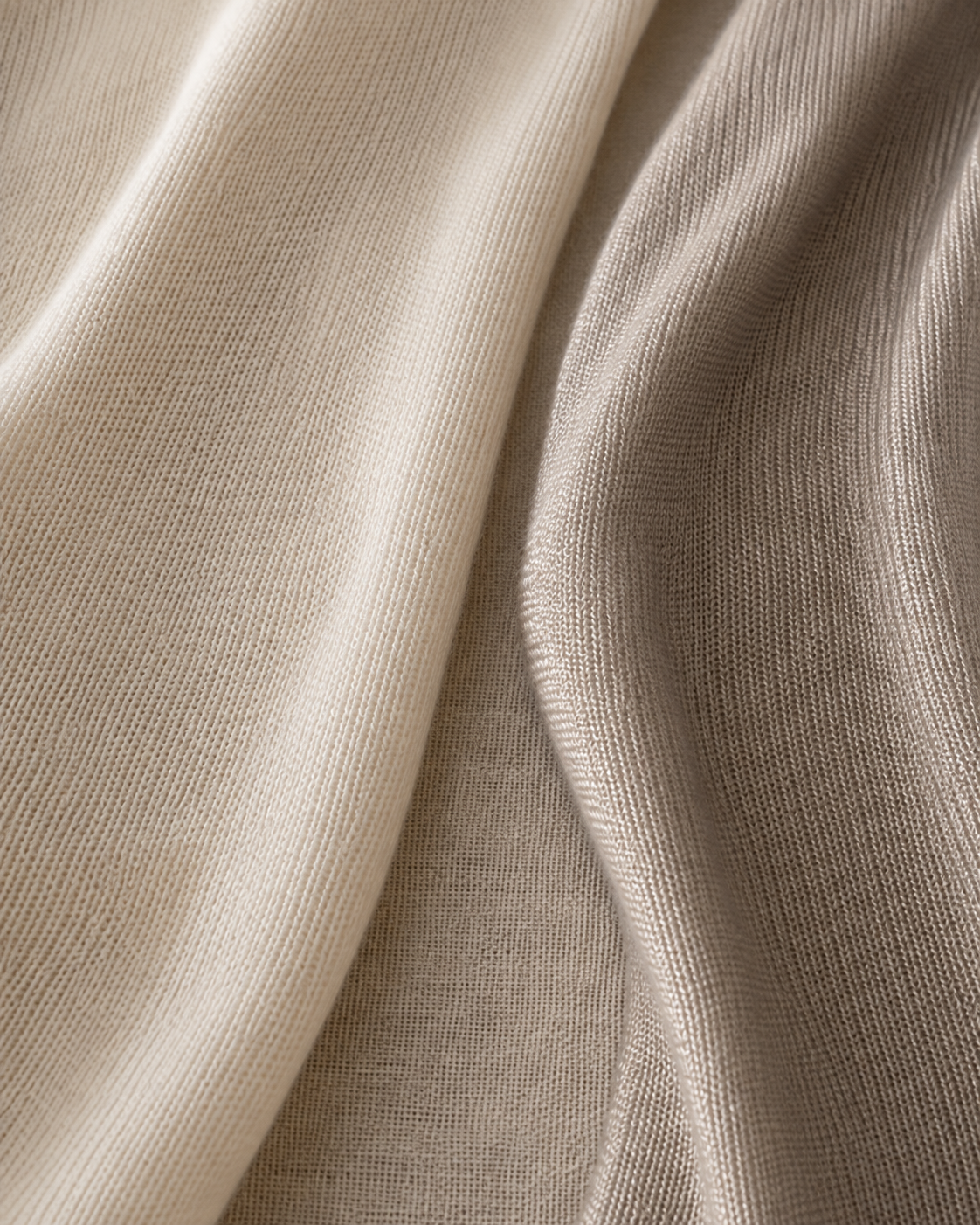 Cashmere e seta: perché una maglia più sottile non è una maglia più fredda